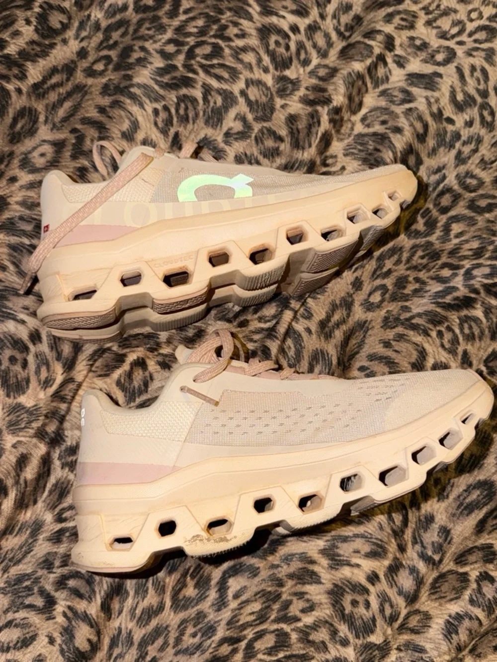 On Running Women's Trainers in Light Blush